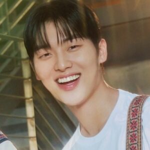 Choi Hyun-Wook as Ha Yi-Chan