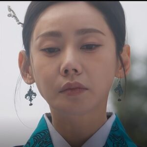  Yeomhwa character in traditional outfit.